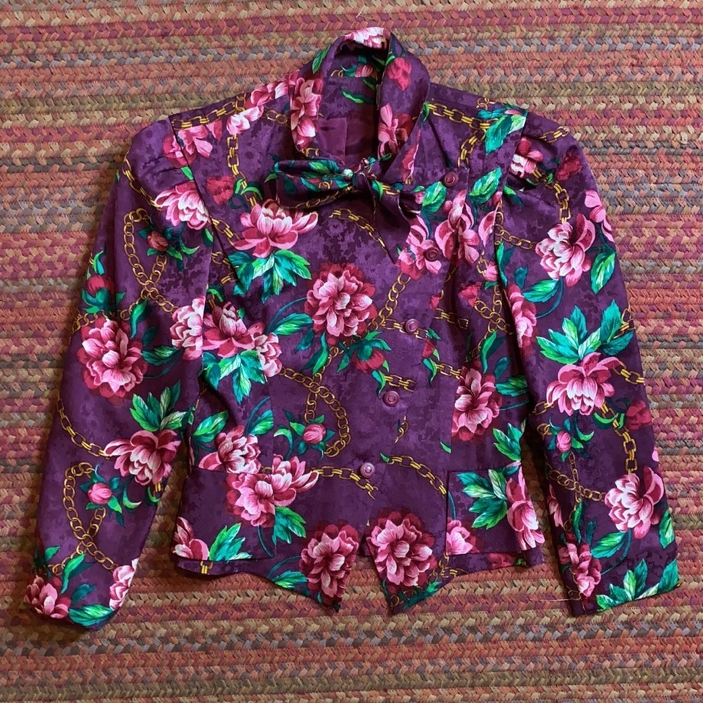 80s VTG PURPLE FLORAL CHAIN PRINT COLLARED BLOUSE